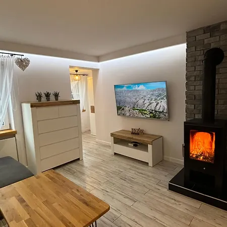 Klimatyczny Z Kominkiem